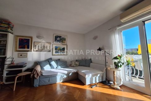 two-bedroom apartment center split - 3485 (1)