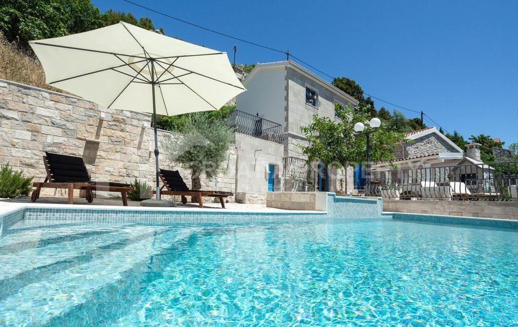 open views stone house omis (10)