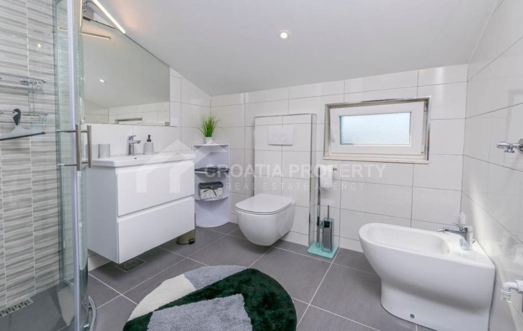 spacious detached house with pool rogoznica - 3517 (13)