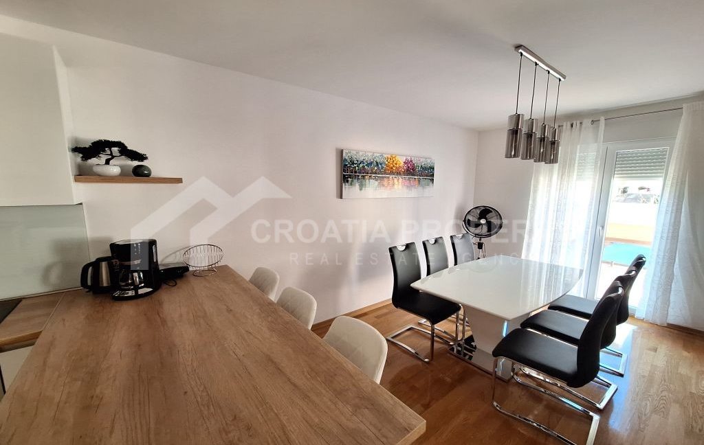 apartment with private pool makarska (2)