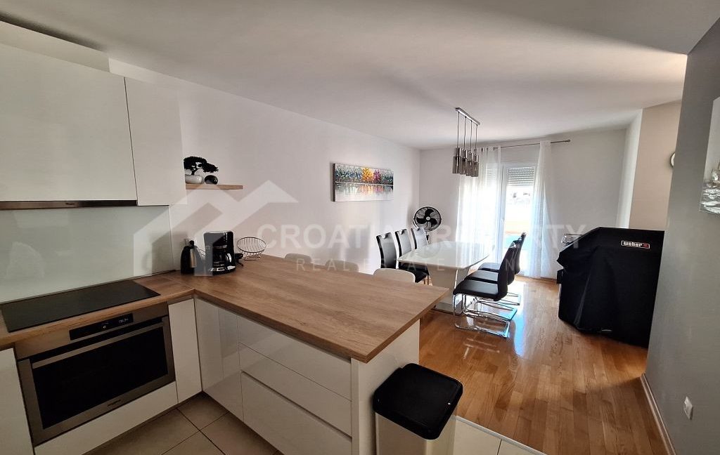 apartment with private pool makarska (3)