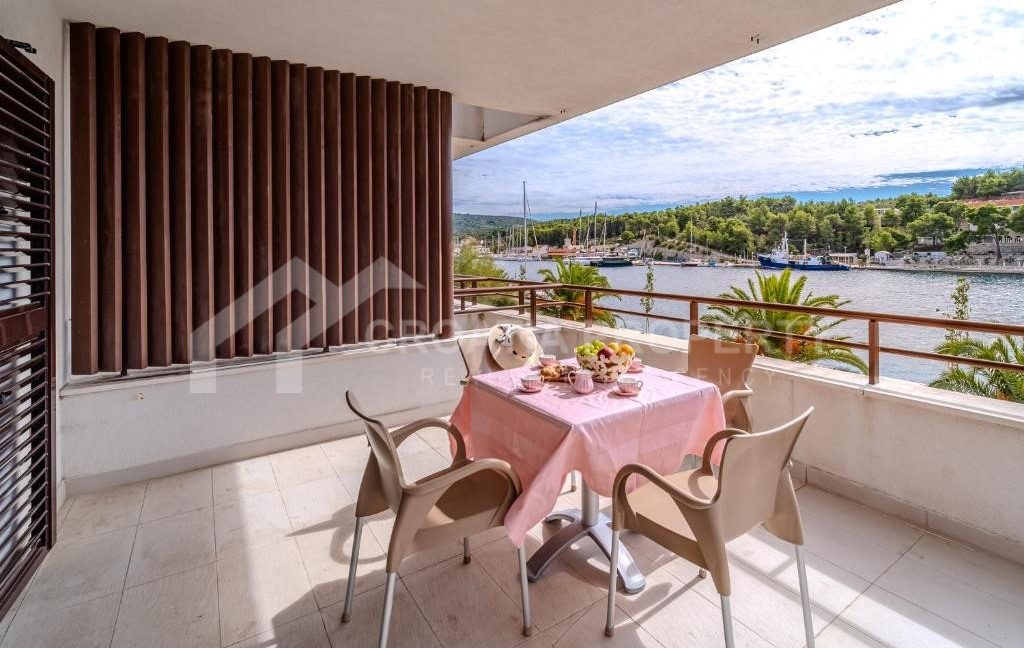 first row to sea apartment brac (3)