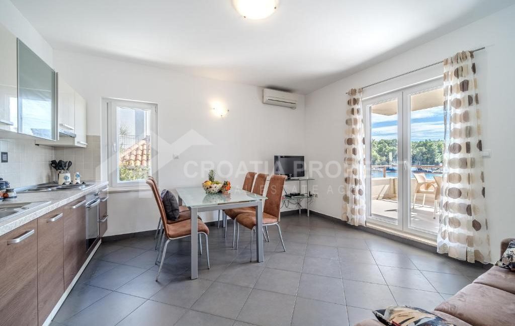 first row to sea apartment brac (9)
