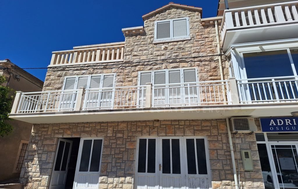 first row to sea house korcula (14)