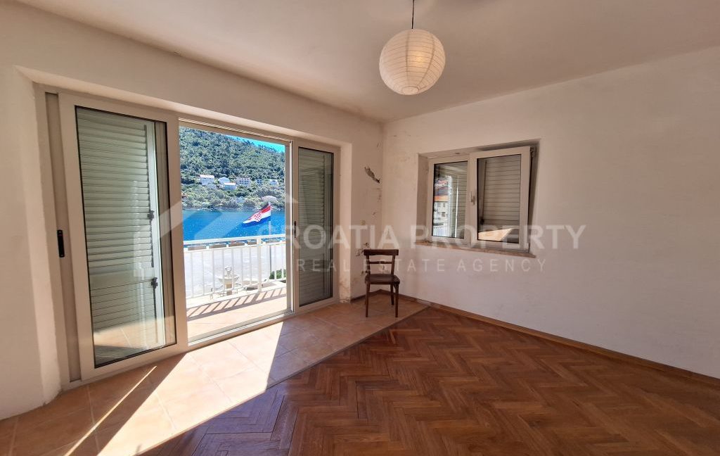 first row to sea house korcula (3)