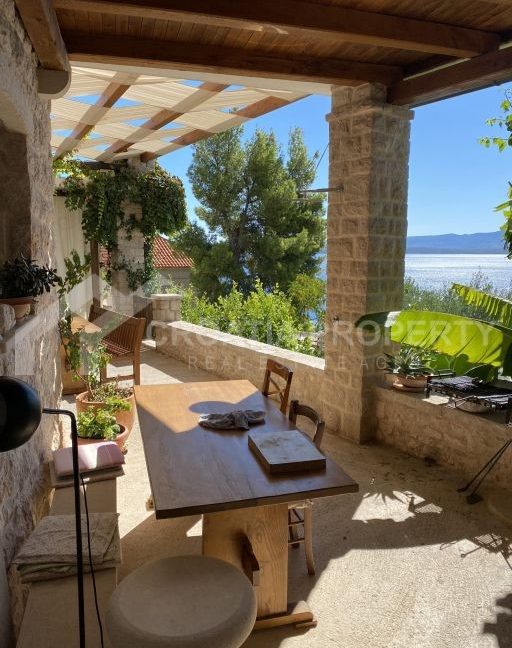 gorgeous stone house brac (10)