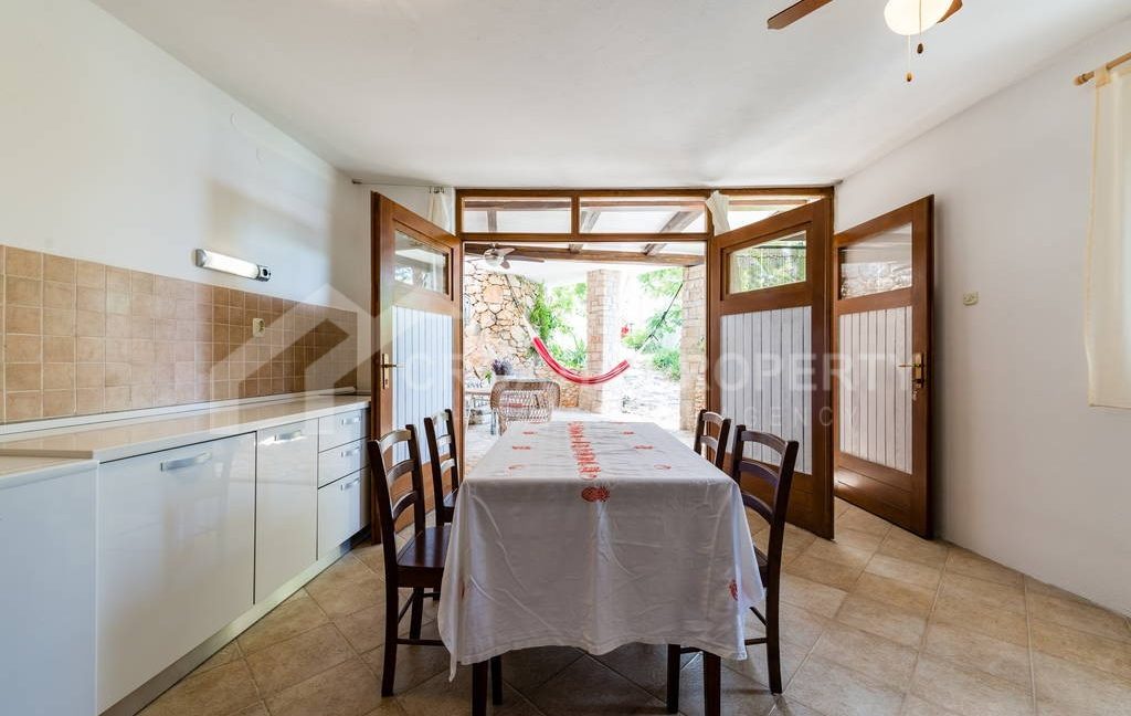 gorgeous stone house brac (11)