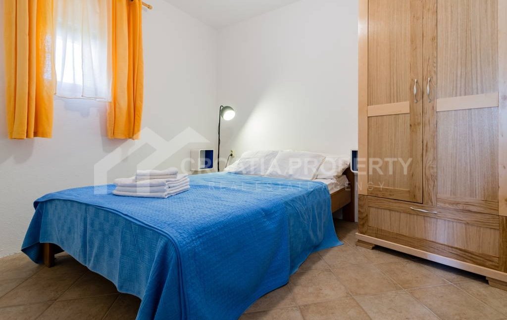 gorgeous stone house brac (12)