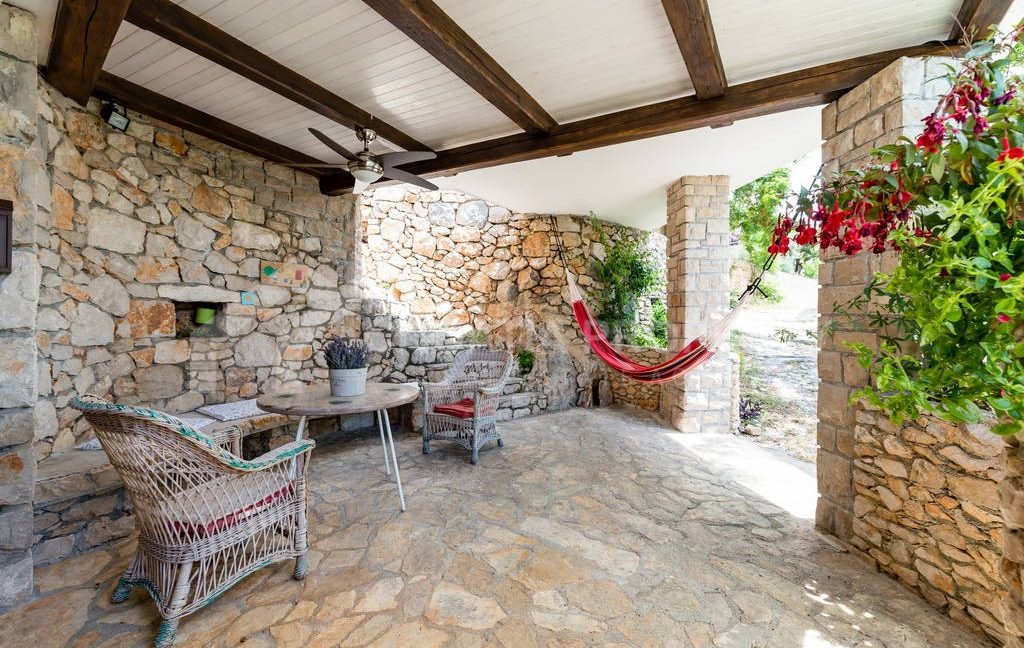 gorgeous stone house brac (13)