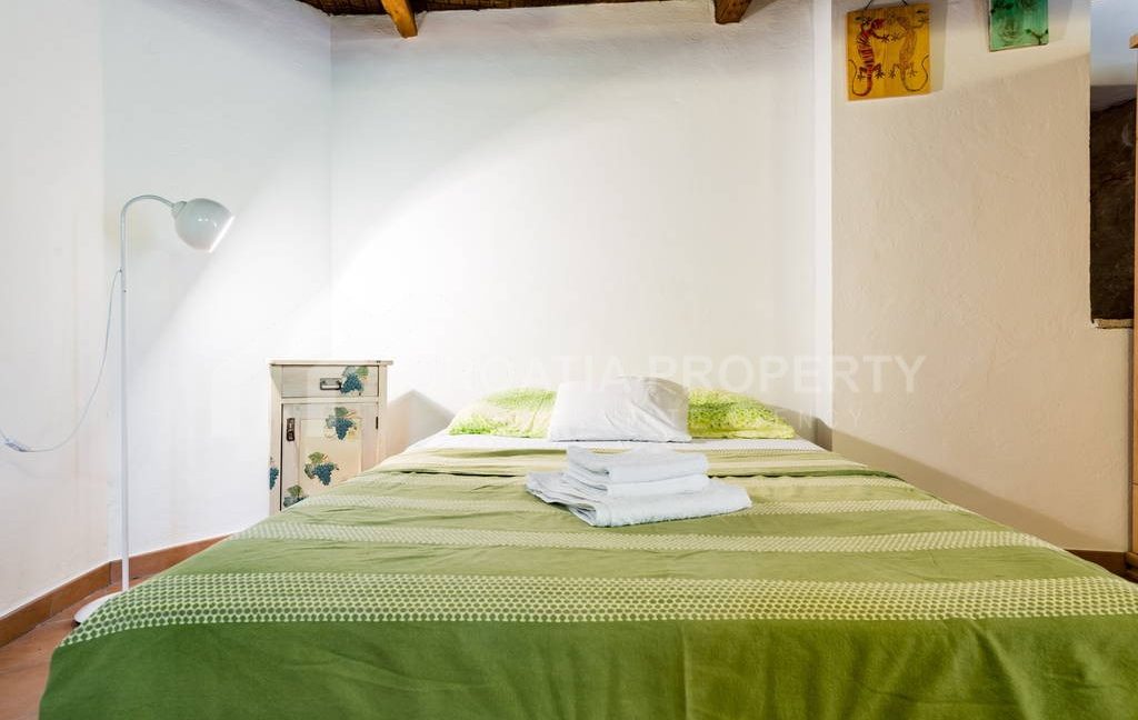 gorgeous stone house brac (15)