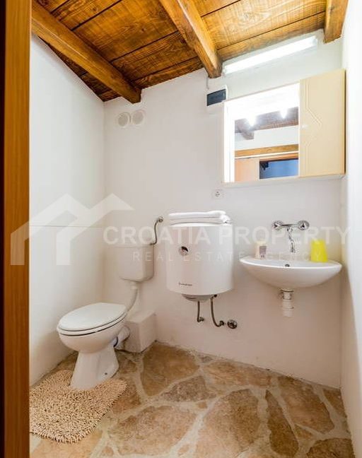 gorgeous stone house brac (16)