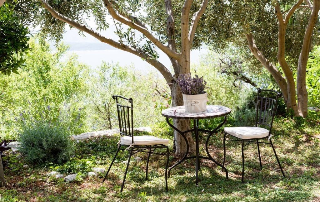 gorgeous stone house brac (17)