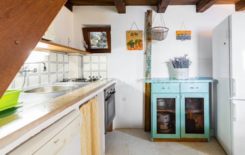 gorgeous stone house brac (4)