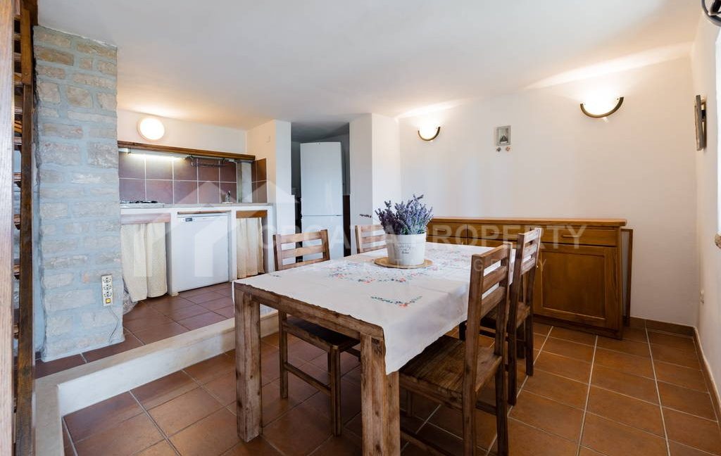 gorgeous stone house brac (6)