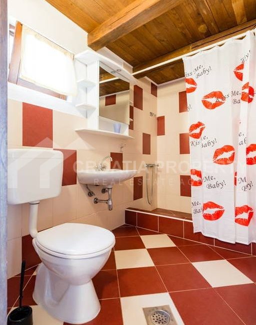 gorgeous stone house brac (8)