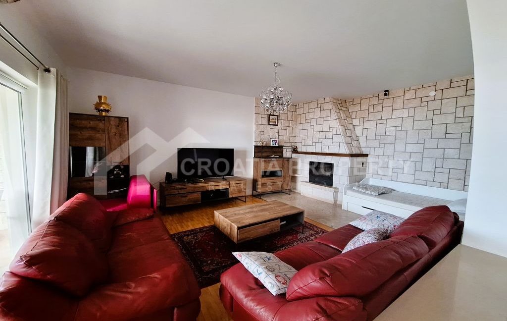 second floor apartment duce (4)