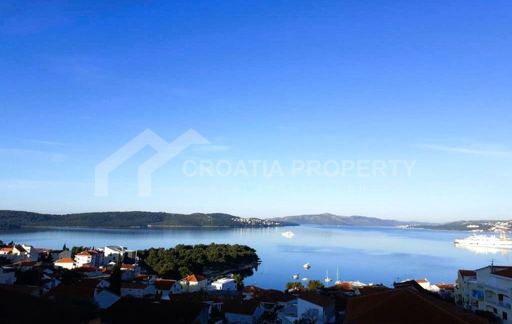 spacious land with views ciovo (1)