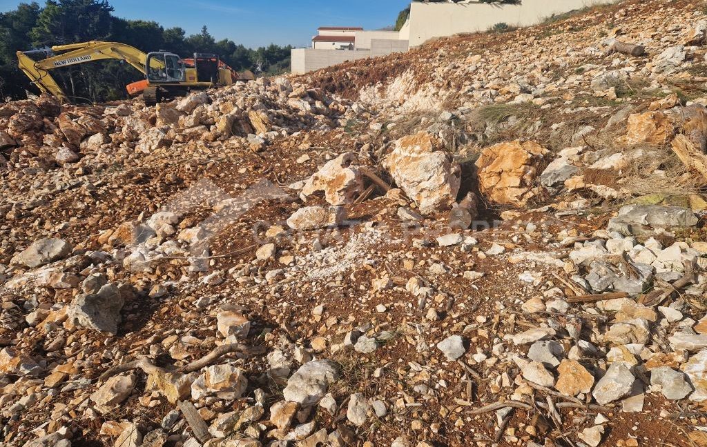 spacious land with views ciovo (2)