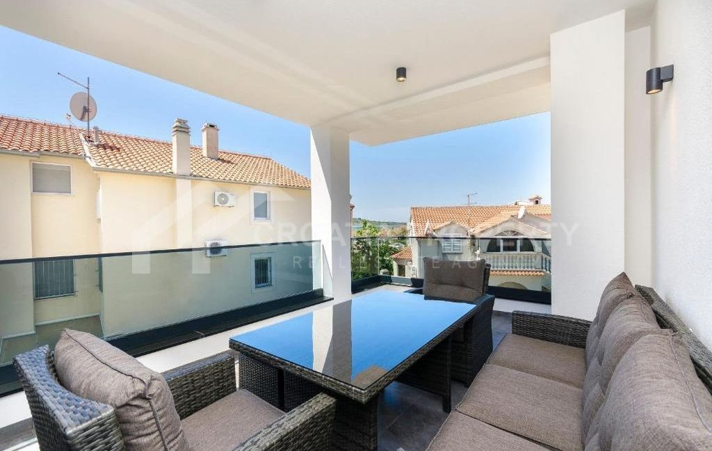 three-bedroom apartment srima-3563 (1)