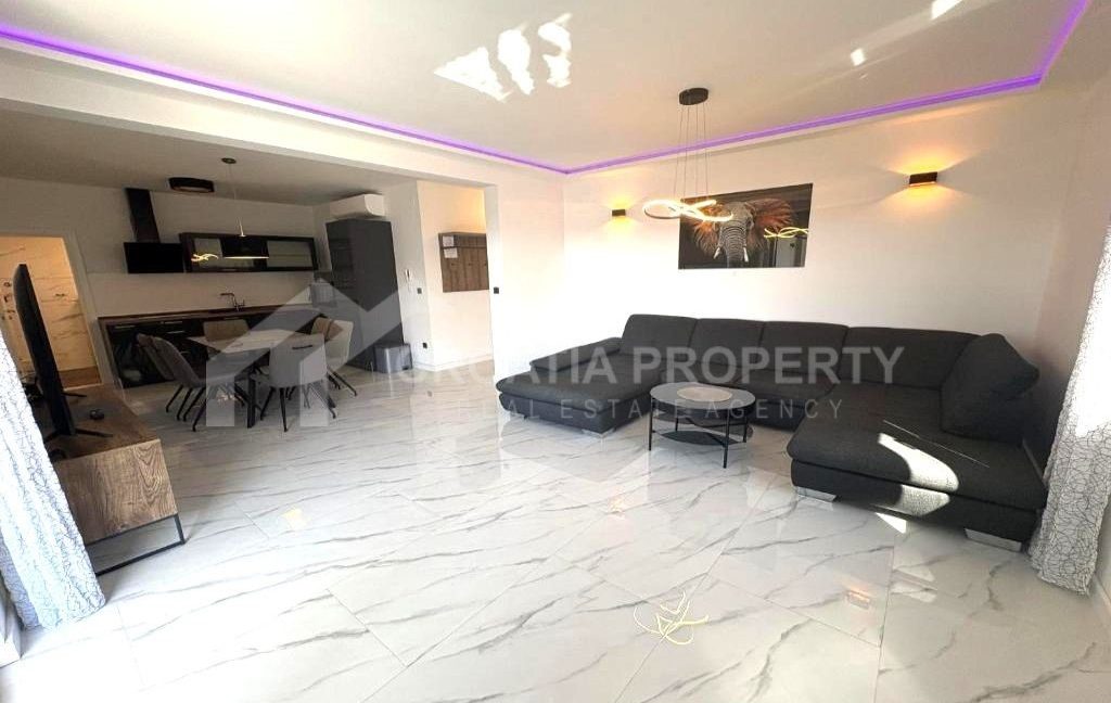 three-bedroom apartment srima-3563 (2)
