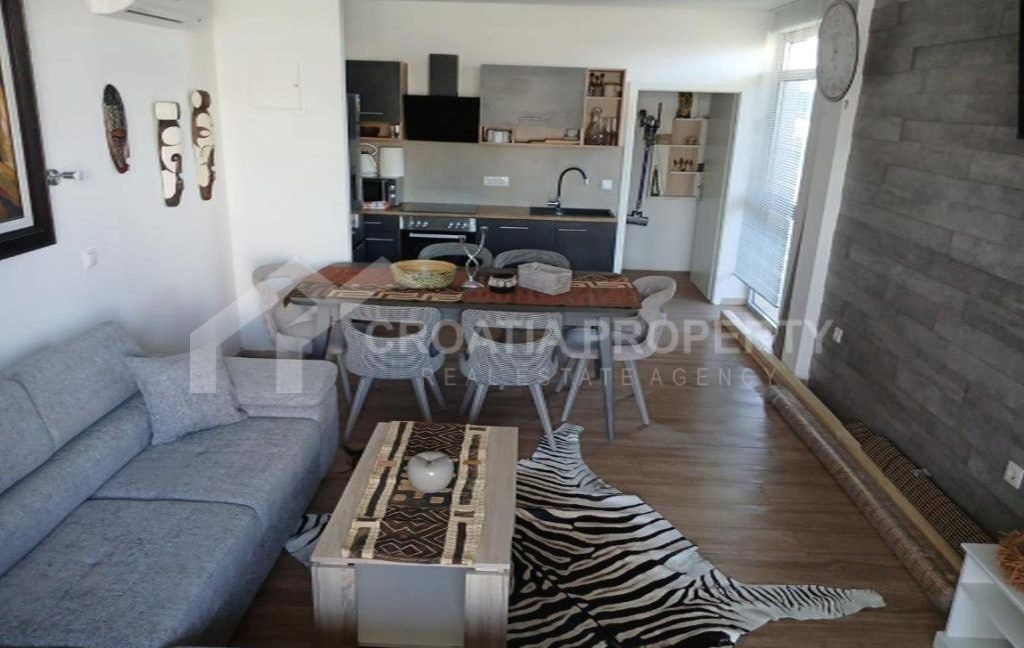 two-bedroom furnished apartment makarska (1)