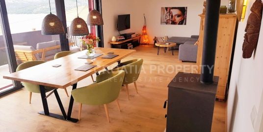 Furnished apartment with view Seget Vranjica