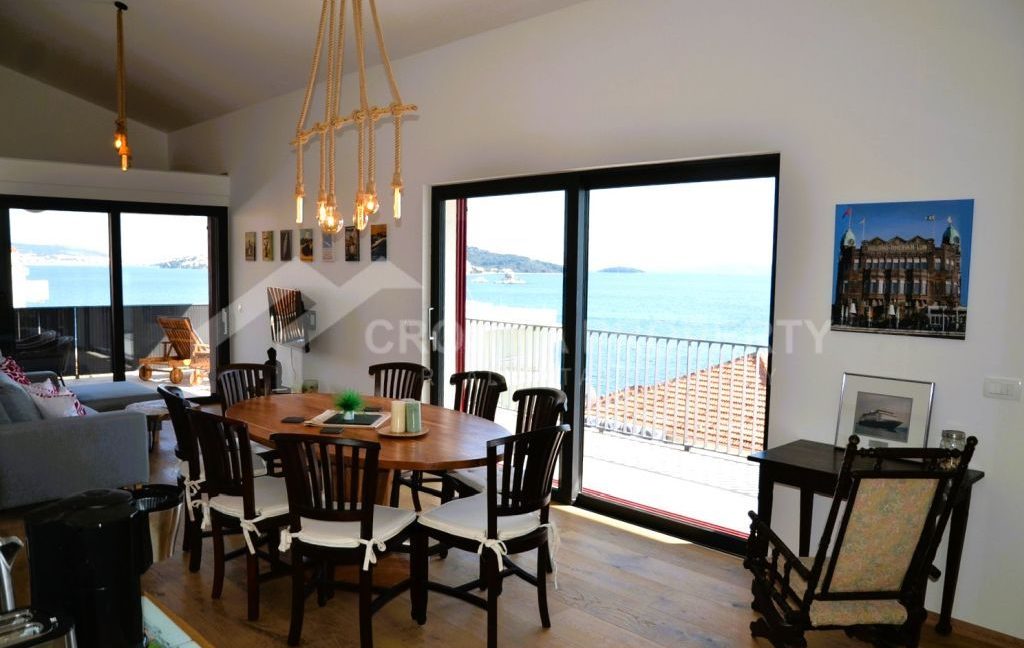 seaside penthouse apartment seget vranjica (1)
