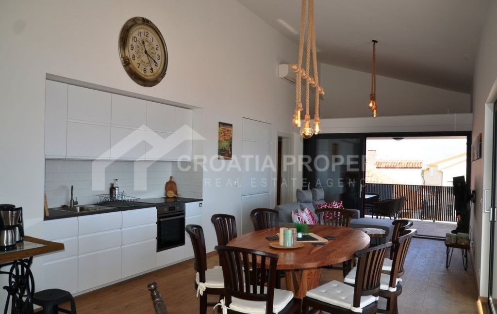 seaside penthouse apartment seget vranjica (10)