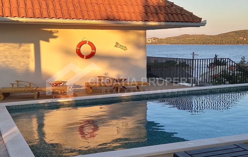 seaside penthouse apartment seget vranjica (9)