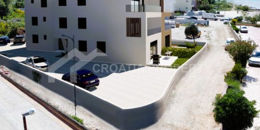 Spacious apartment near beach Srima