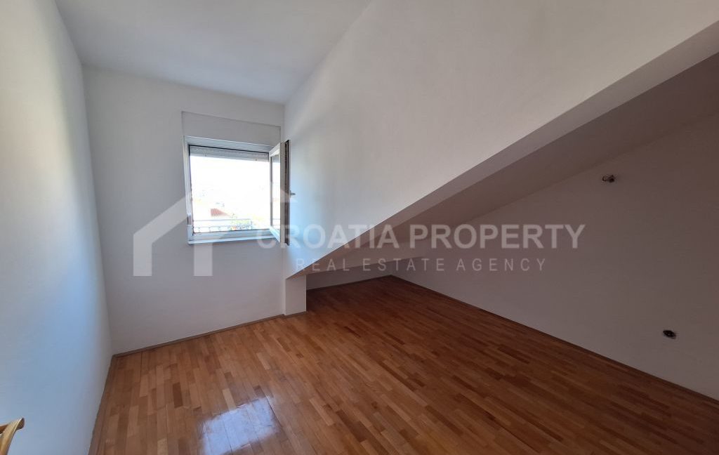 charming apartment with view split (4)