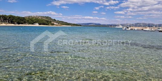 Charmantes Haus direkt am Strand Murter
