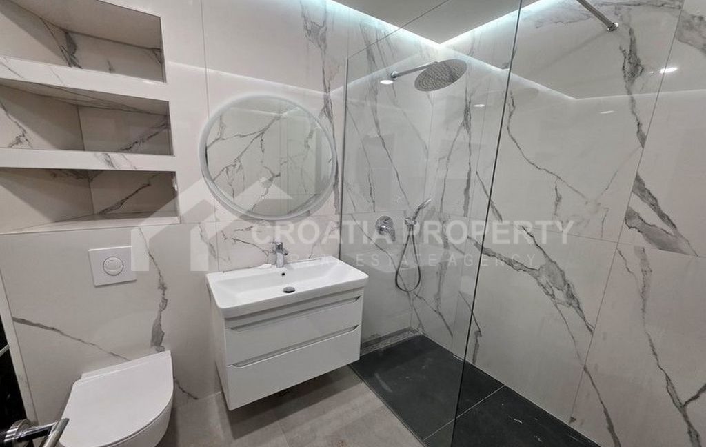 new apartment near the centre makarska (7)