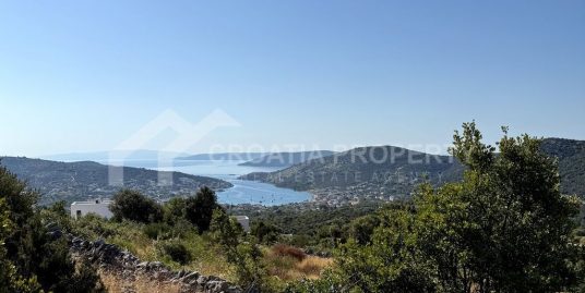 Großzügiges Baugrundstück mit Panoramablick Vinisce