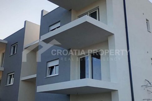 spacious new apartment trogir (1)