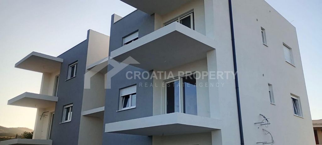 spacious new apartment trogir (1)
