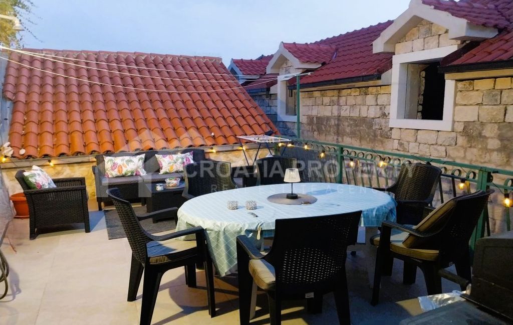 stone house near the sea (1)