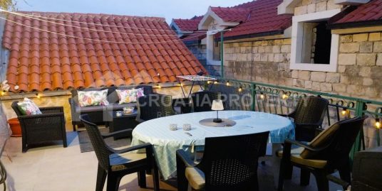 Stone house near the sea Kastela