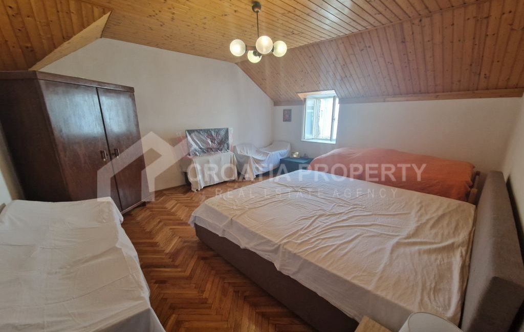 stone house near the sea (10)