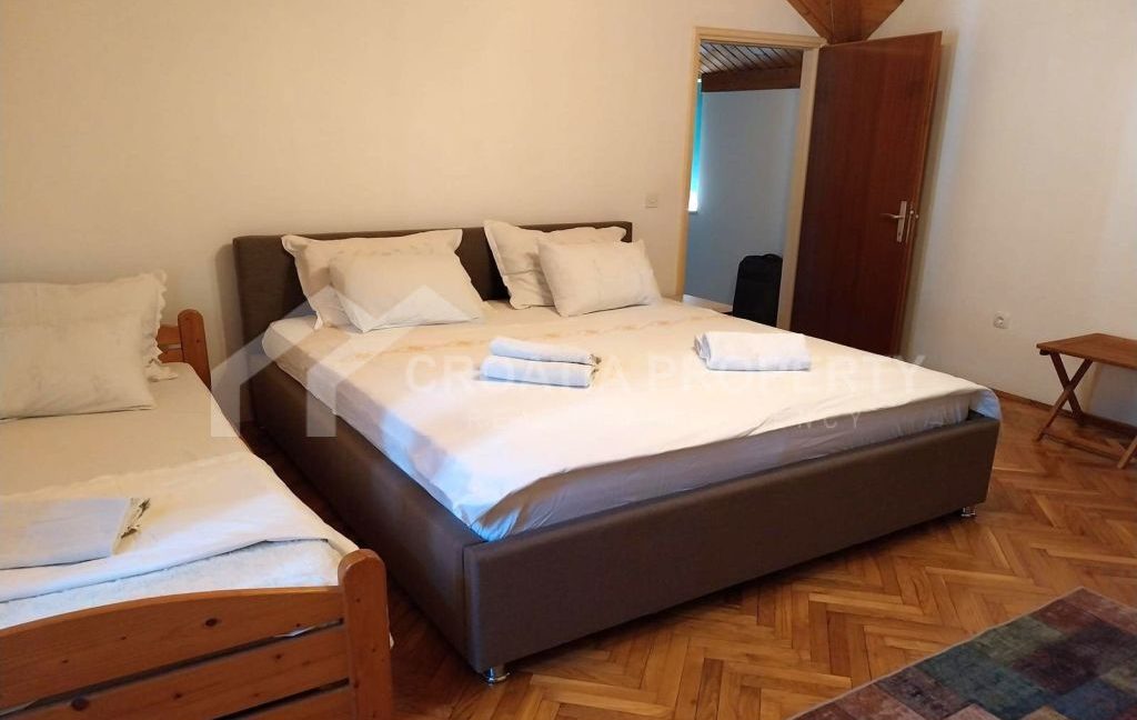 stone house near the sea (11)