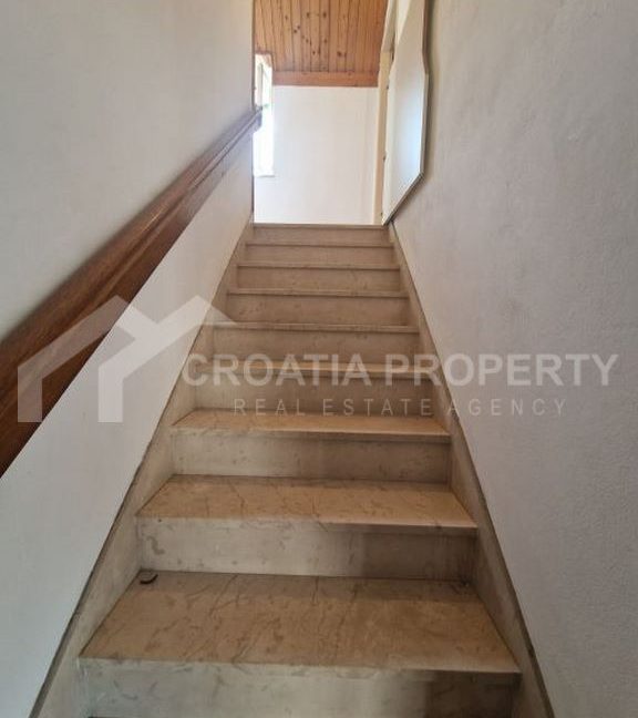 stone house near the sea (13)