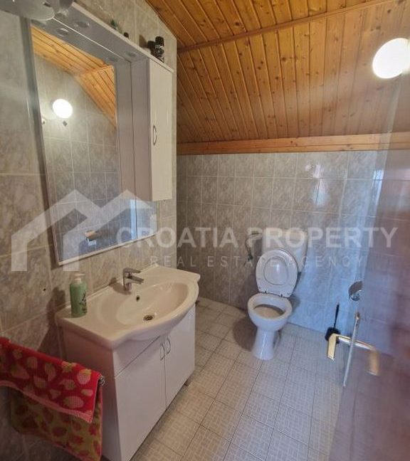 stone house near the sea (14)