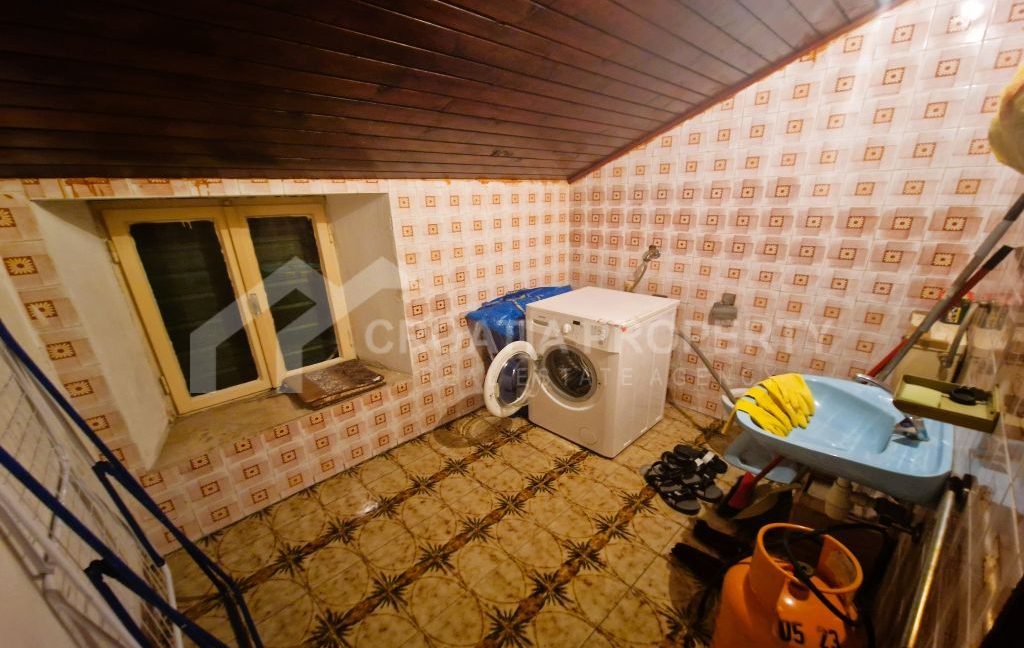 stone house near the sea (15)