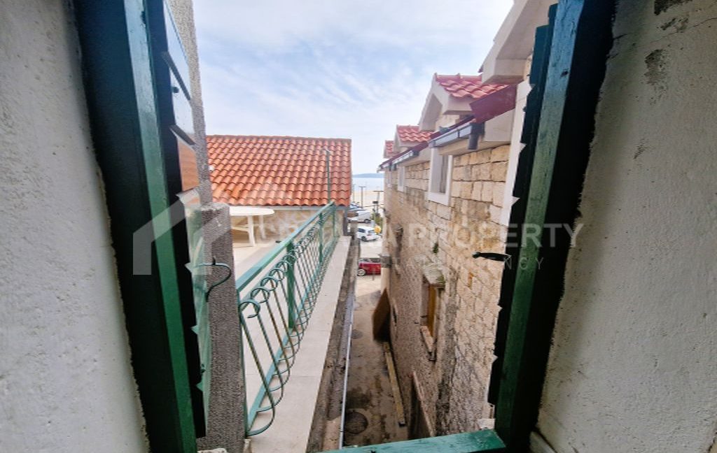 stone house near the sea (16)