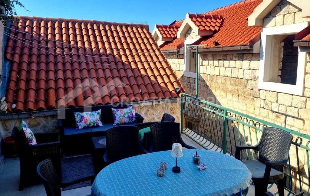 stone house near the sea (4)