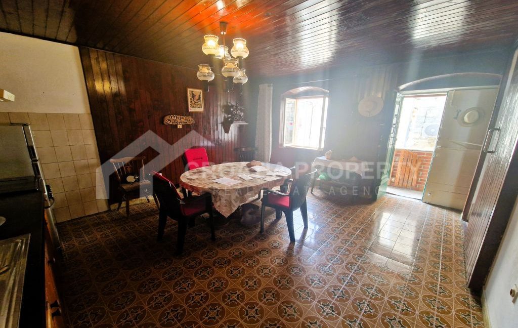 stone house near the sea (6)