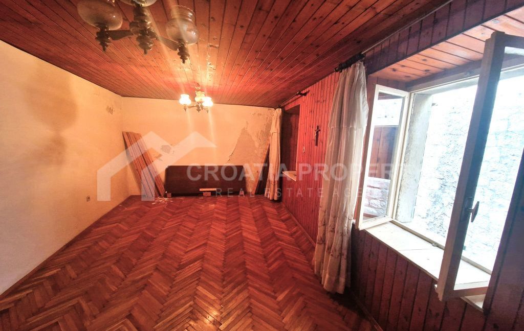 stone house near the sea (8)