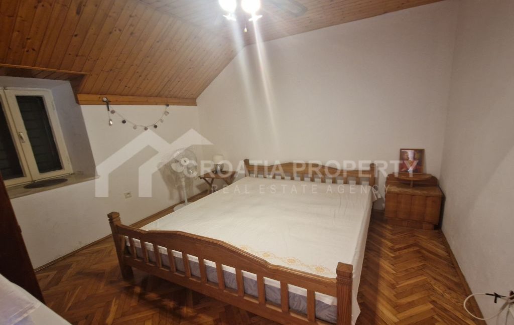 stone house near the sea (9)