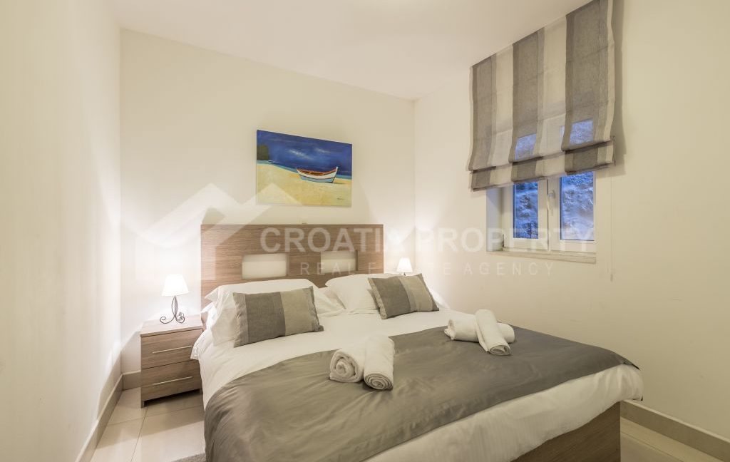 apartment in the city centre with terrace split (10)