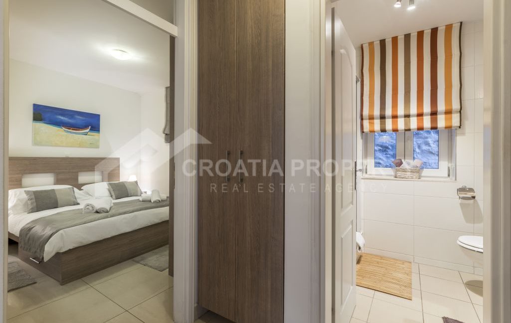apartment in the city centre with terrace split (12)